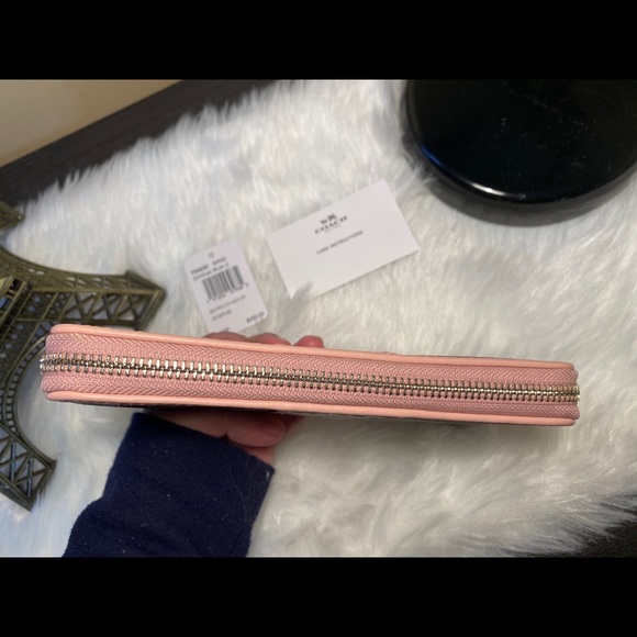 ‼️SOLD‼️Coach Wallet - Picture 3 of 5